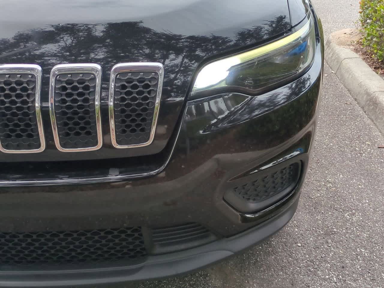 Thumbnail: 2020 Jeep Cherokee - 11