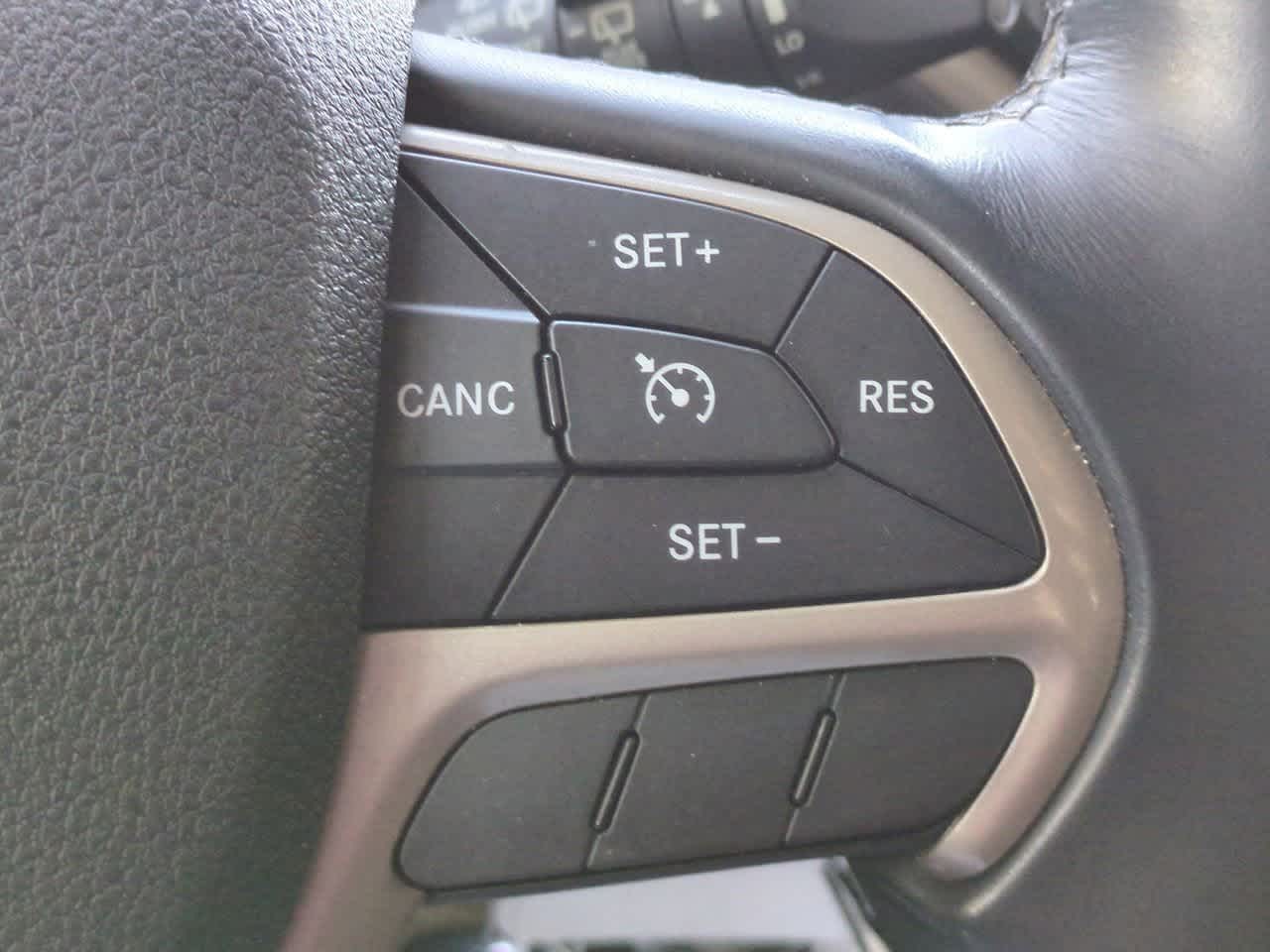 Thumbnail: 2017 Jeep Cherokee - 24