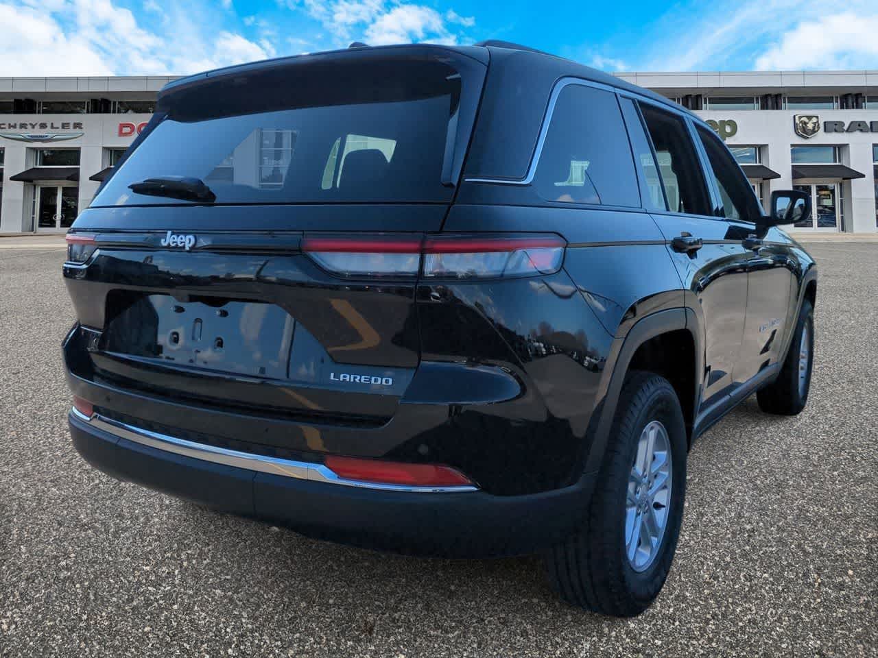 Thumbnail: 2025 Jeep Grand Cherokee - 8