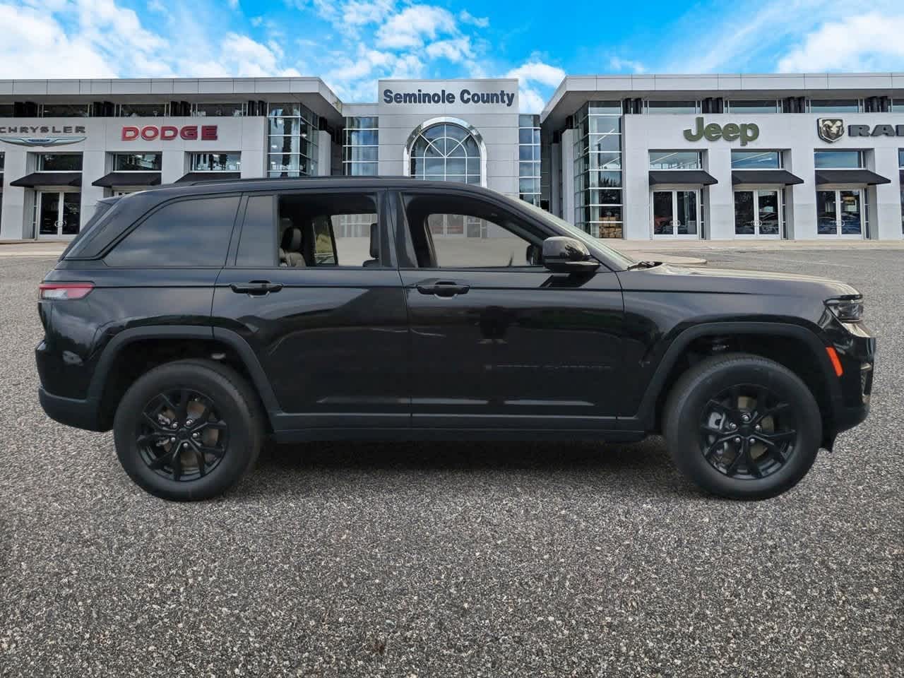 Thumbnail: 2025 Jeep Grand Cherokee - 9