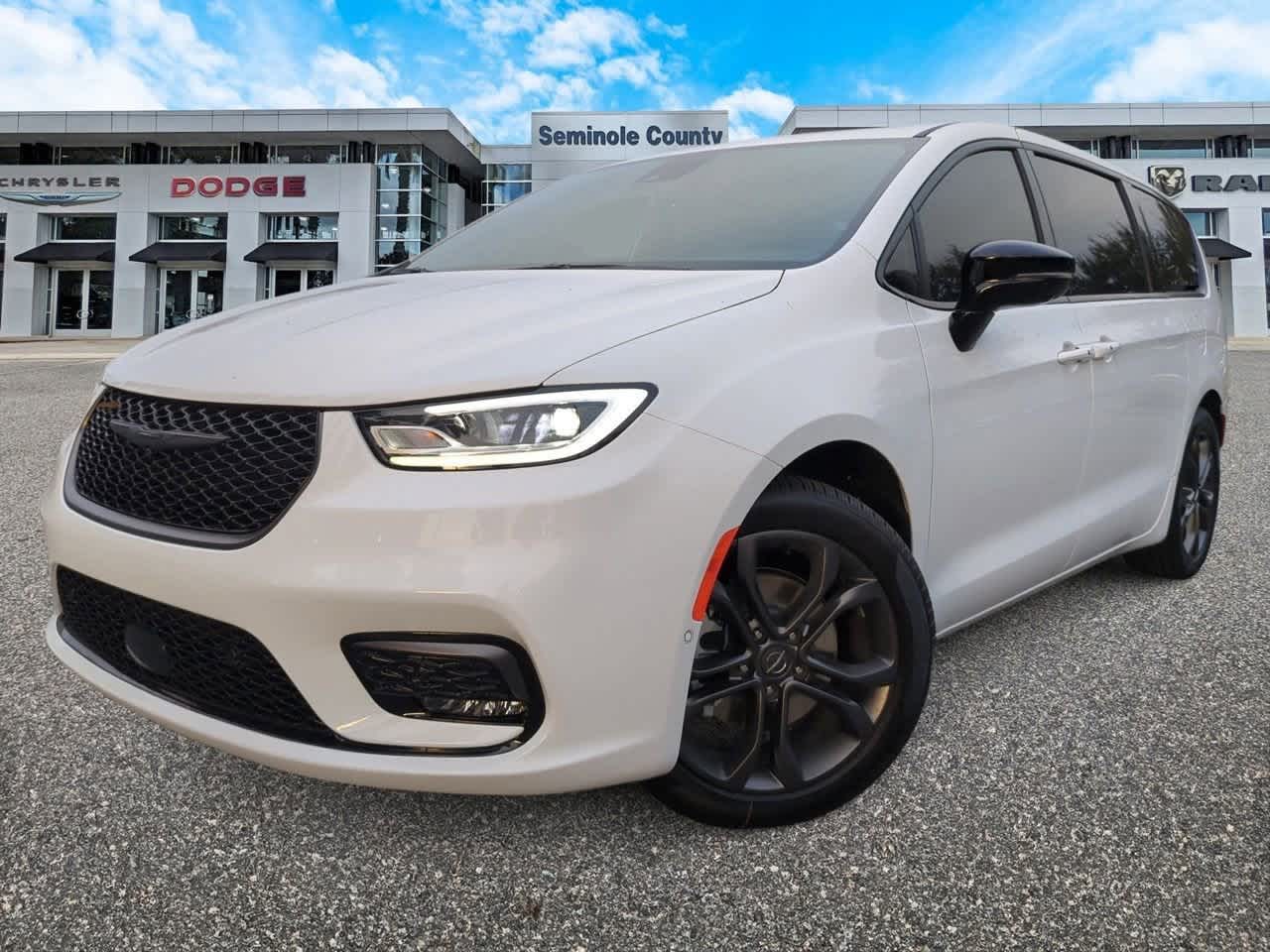 Thumbnail: 2026 Chrysler Pacifica - 1