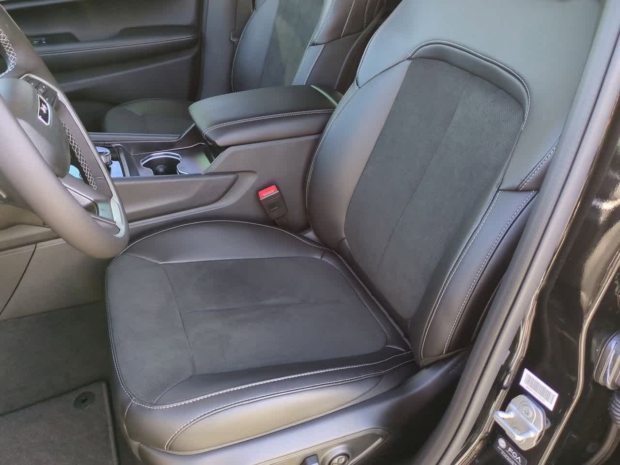 Thumbnail: 2025 Jeep Grand Cherokee L - 17