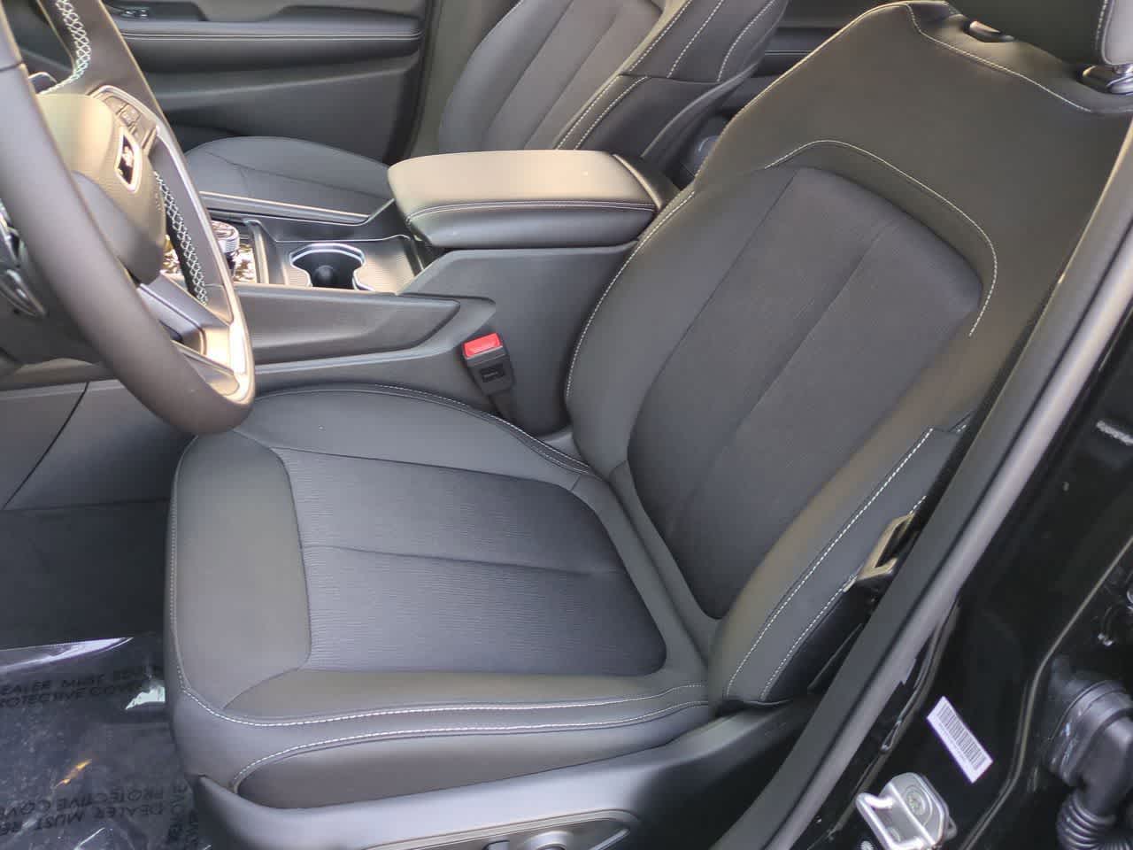 Thumbnail: 2025 Jeep Grand Cherokee - 17