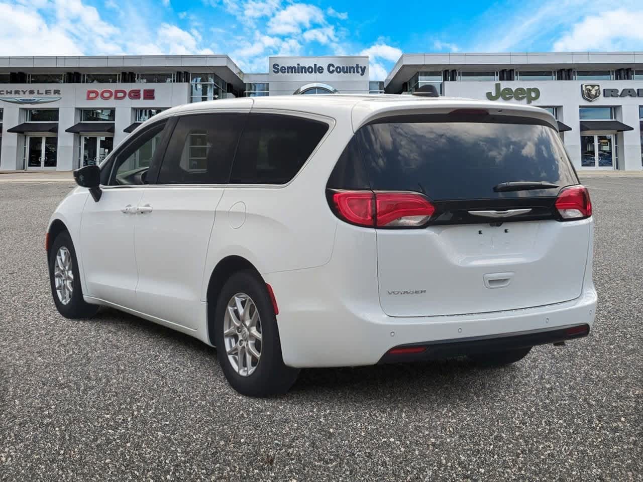 Thumbnail: 2026 Chrysler Voyager - 6