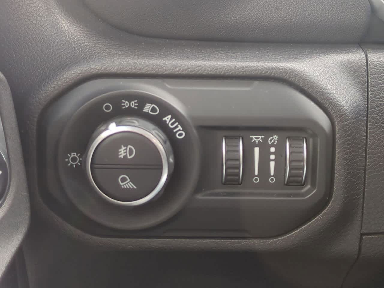 Thumbnail: 2021 Jeep Gladiator - 18