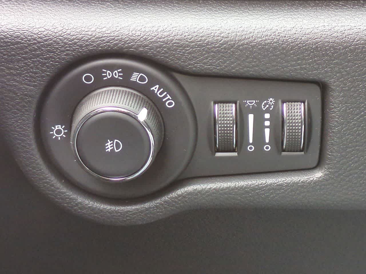 Thumbnail: 2026 Chrysler Pacifica - 18