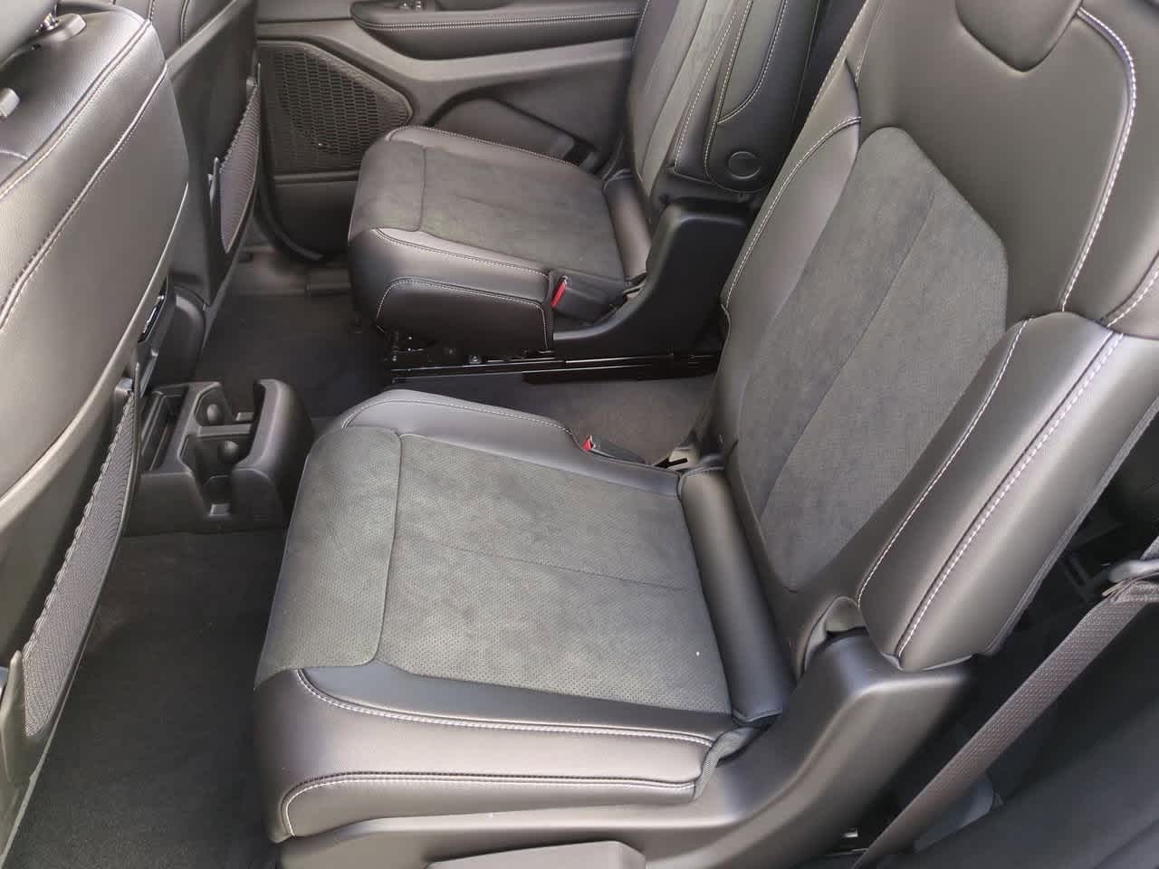 Thumbnail: 2025 Jeep Grand Cherokee L - 21