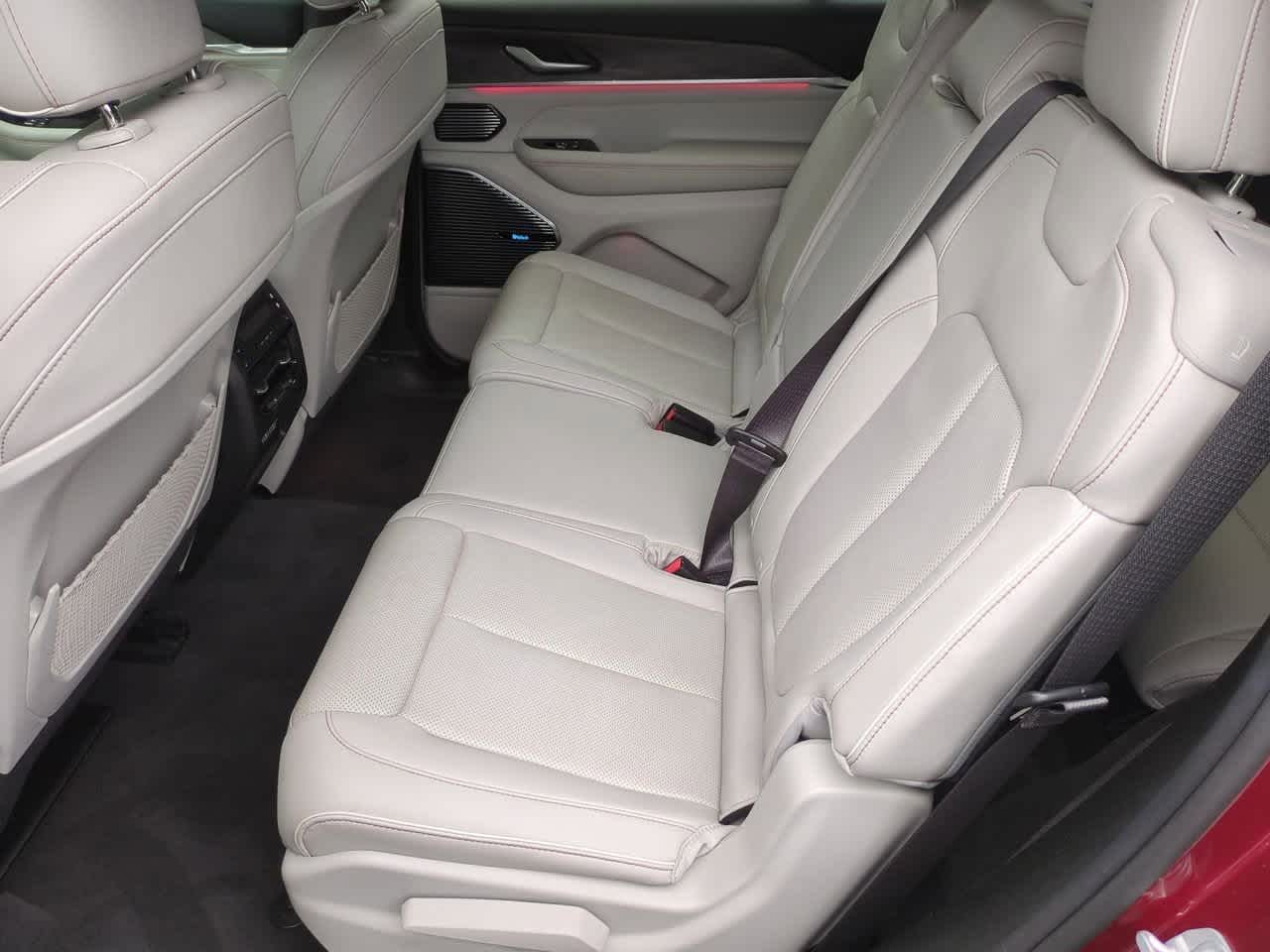 Thumbnail: 2022 Jeep Grand Cherokee L - 21