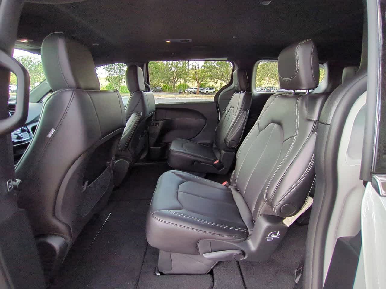 Thumbnail: 2026 Chrysler Voyager - 20