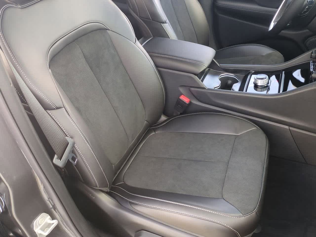 Thumbnail: 2025 Jeep Grand Cherokee L - 23