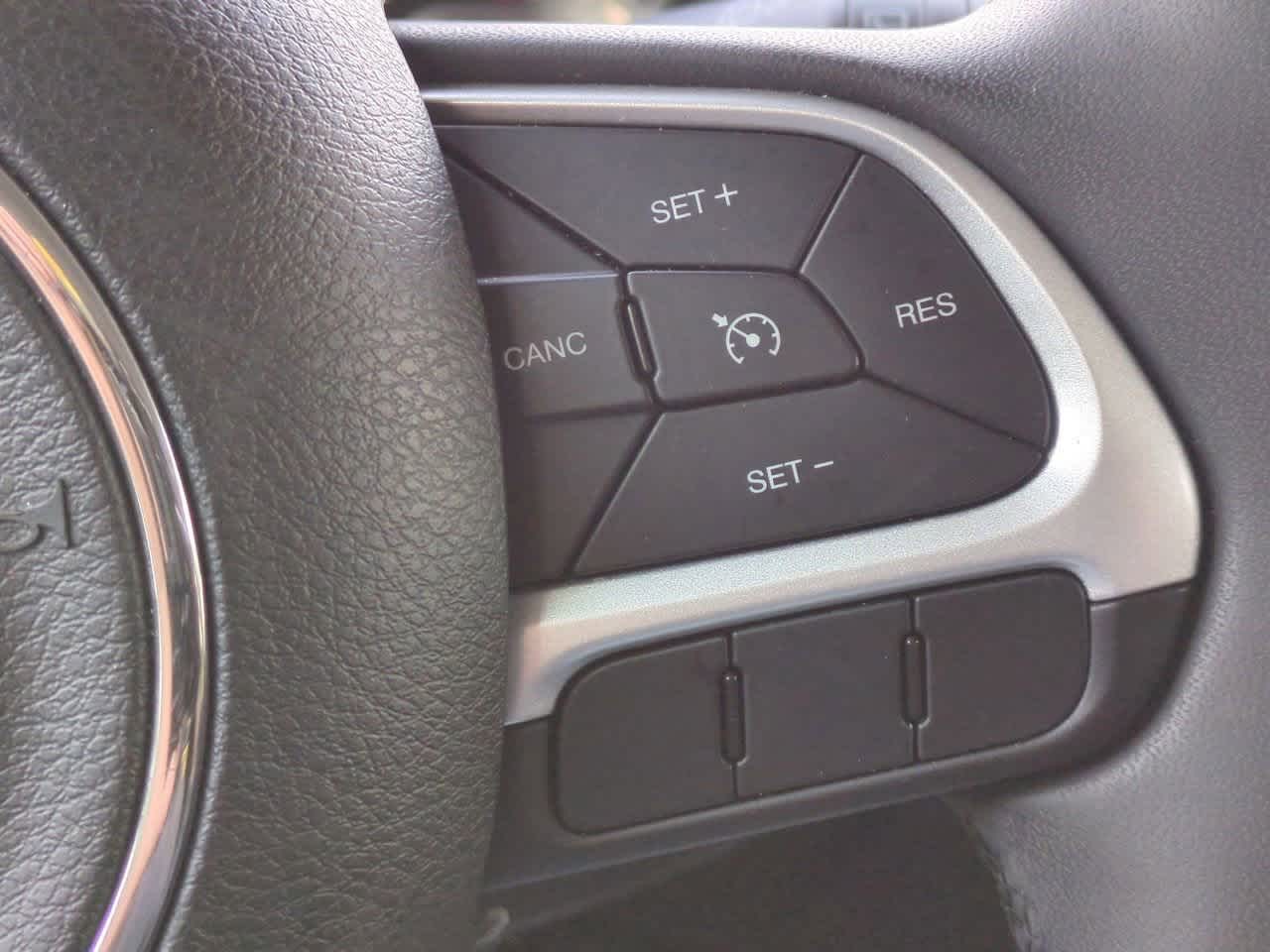 Thumbnail: 2018 Jeep Renegade - 25