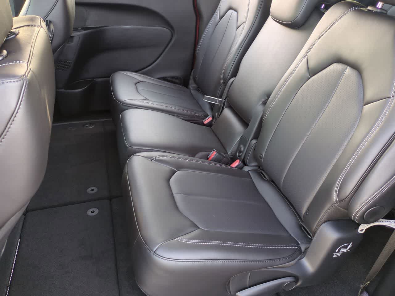 Thumbnail: 2026 Chrysler Pacifica - 21