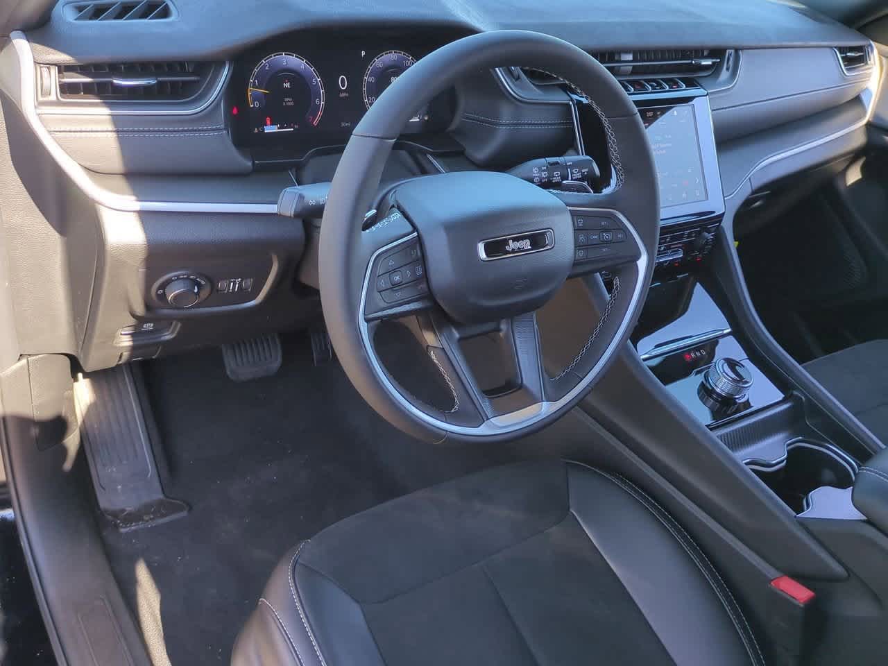 Thumbnail: 2025 Jeep Grand Cherokee - 10