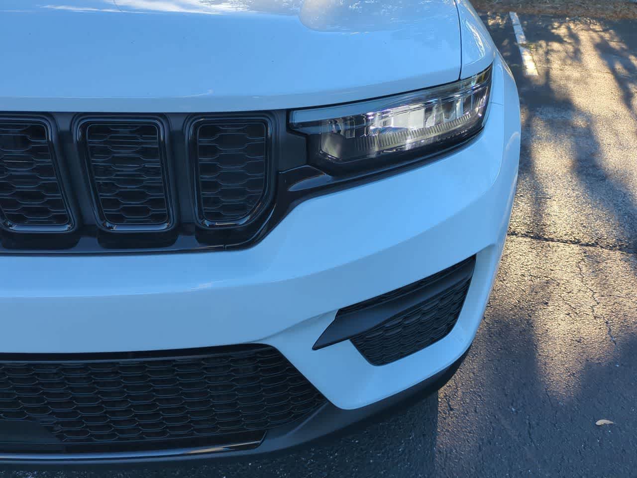 Thumbnail: 2025 Jeep Grand Cherokee - 11