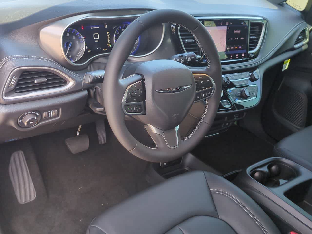 Thumbnail: 2026 Chrysler Pacifica - 10