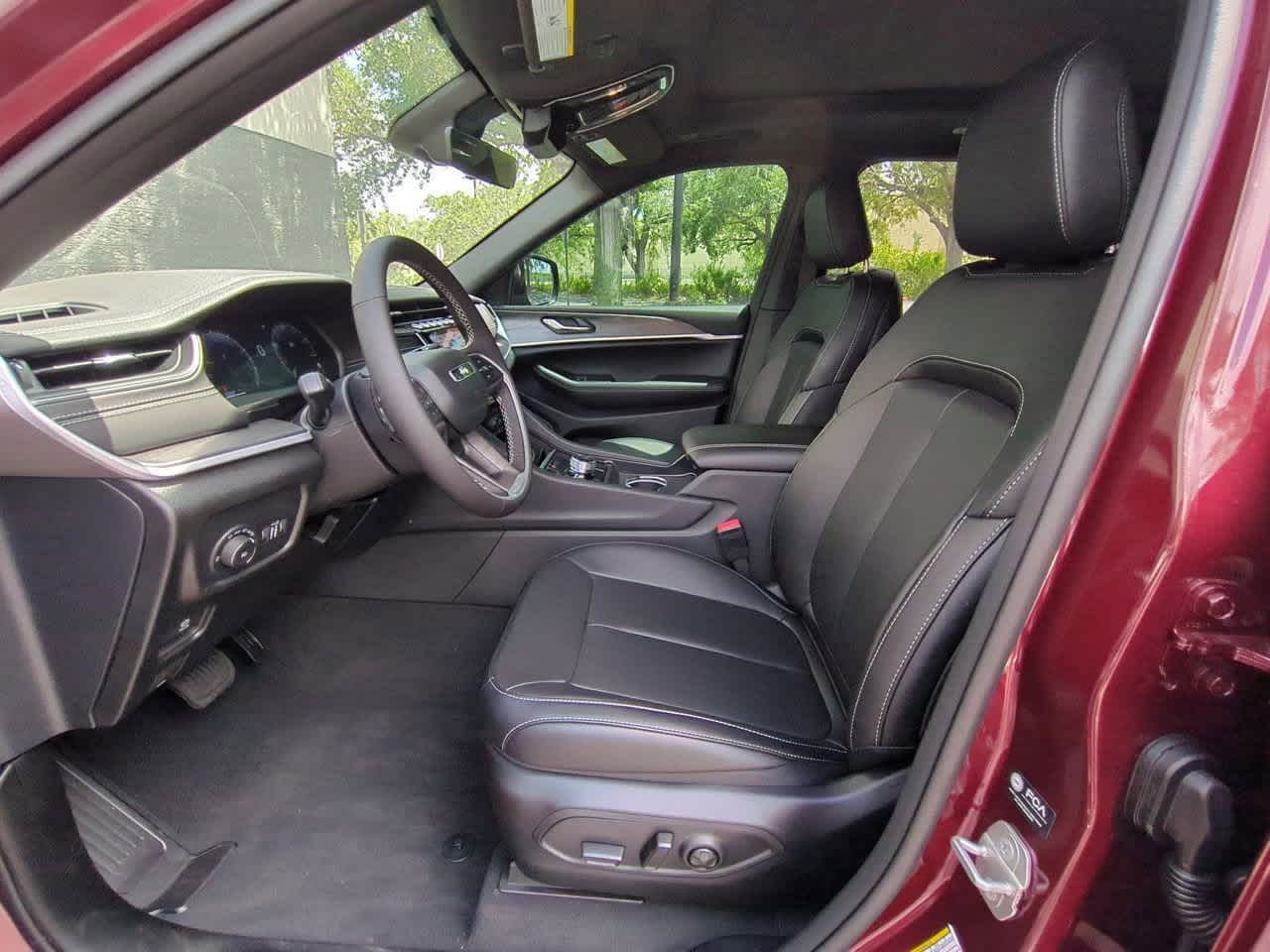 Thumbnail: 2025 Jeep Grand Cherokee - 17