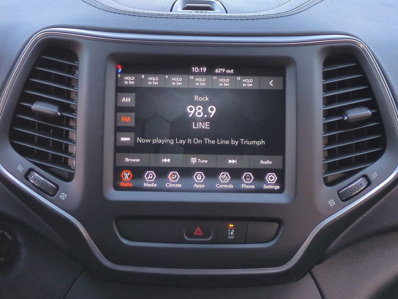 Thumbnail: 2022 Jeep Cherokee - 28