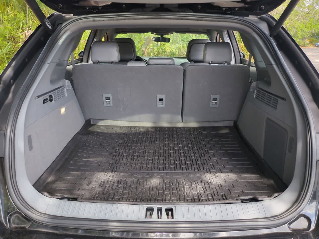 Thumbnail: 2020 Lincoln Nautilus - 36