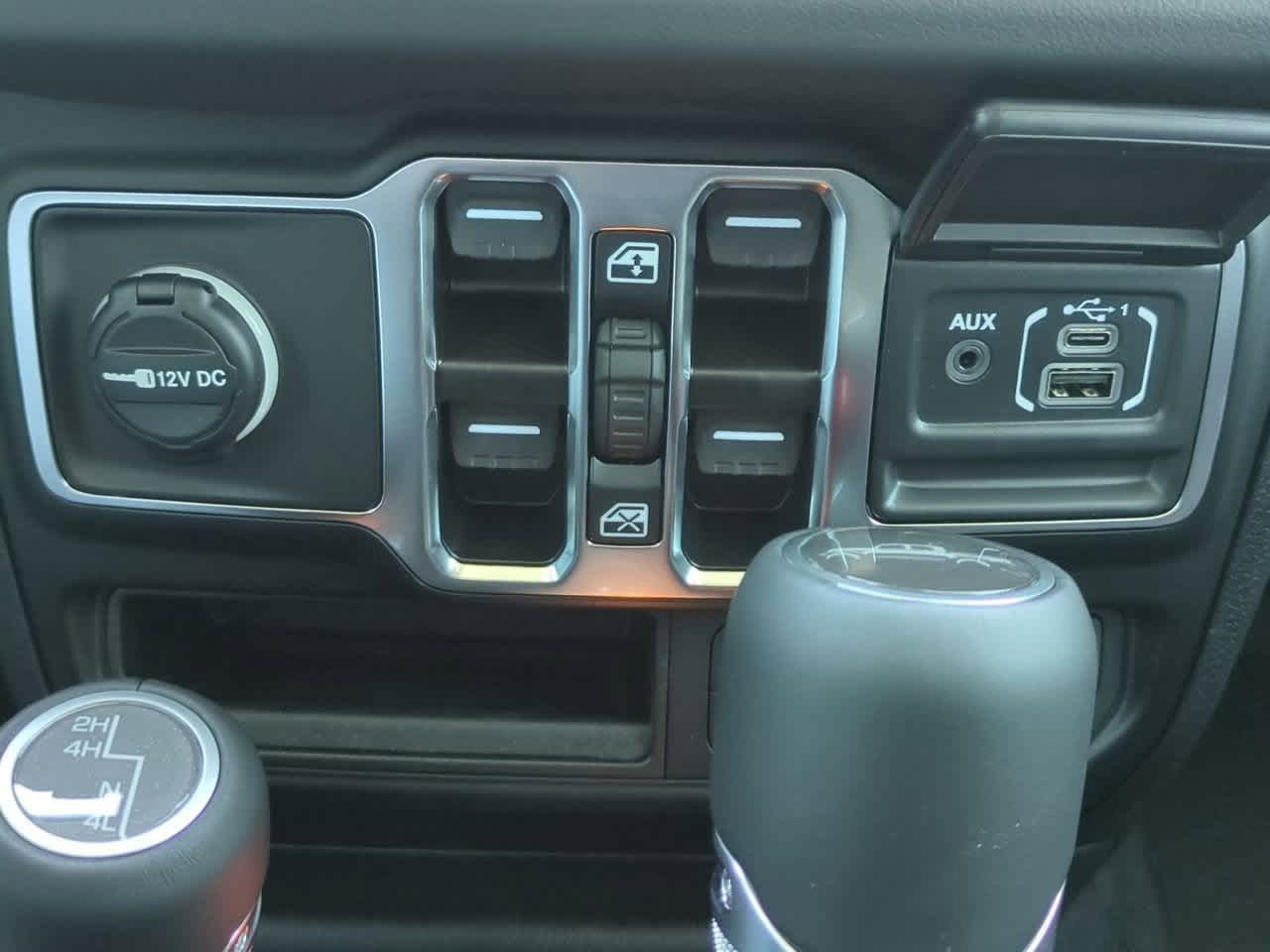 Thumbnail: 2025 Jeep Gladiator - 32