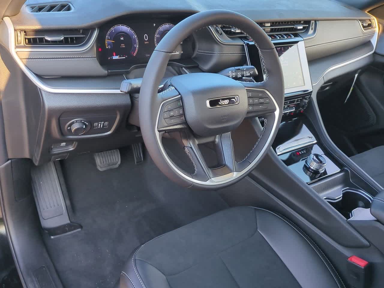 Thumbnail: 2025 Jeep Grand Cherokee - 10