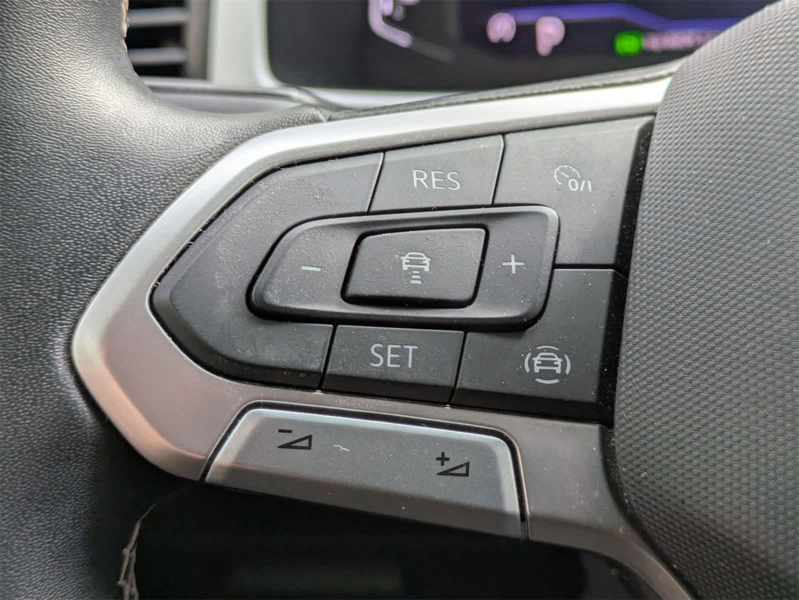 Thumbnail: 2023 Volkswagen Atlas - 8