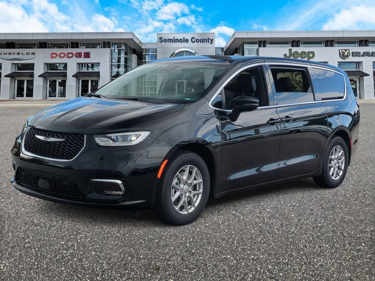 Thumbnail: 2026 Chrysler Pacifica - 4