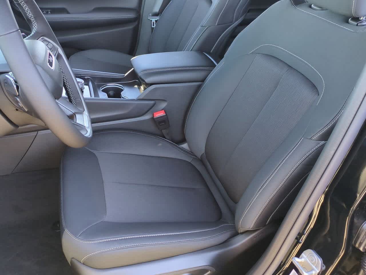 Thumbnail: 2025 Jeep Grand Cherokee - 17