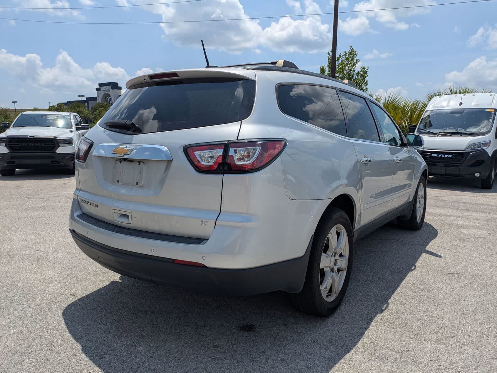Thumbnail: 2017 Chevrolet Traverse - 4