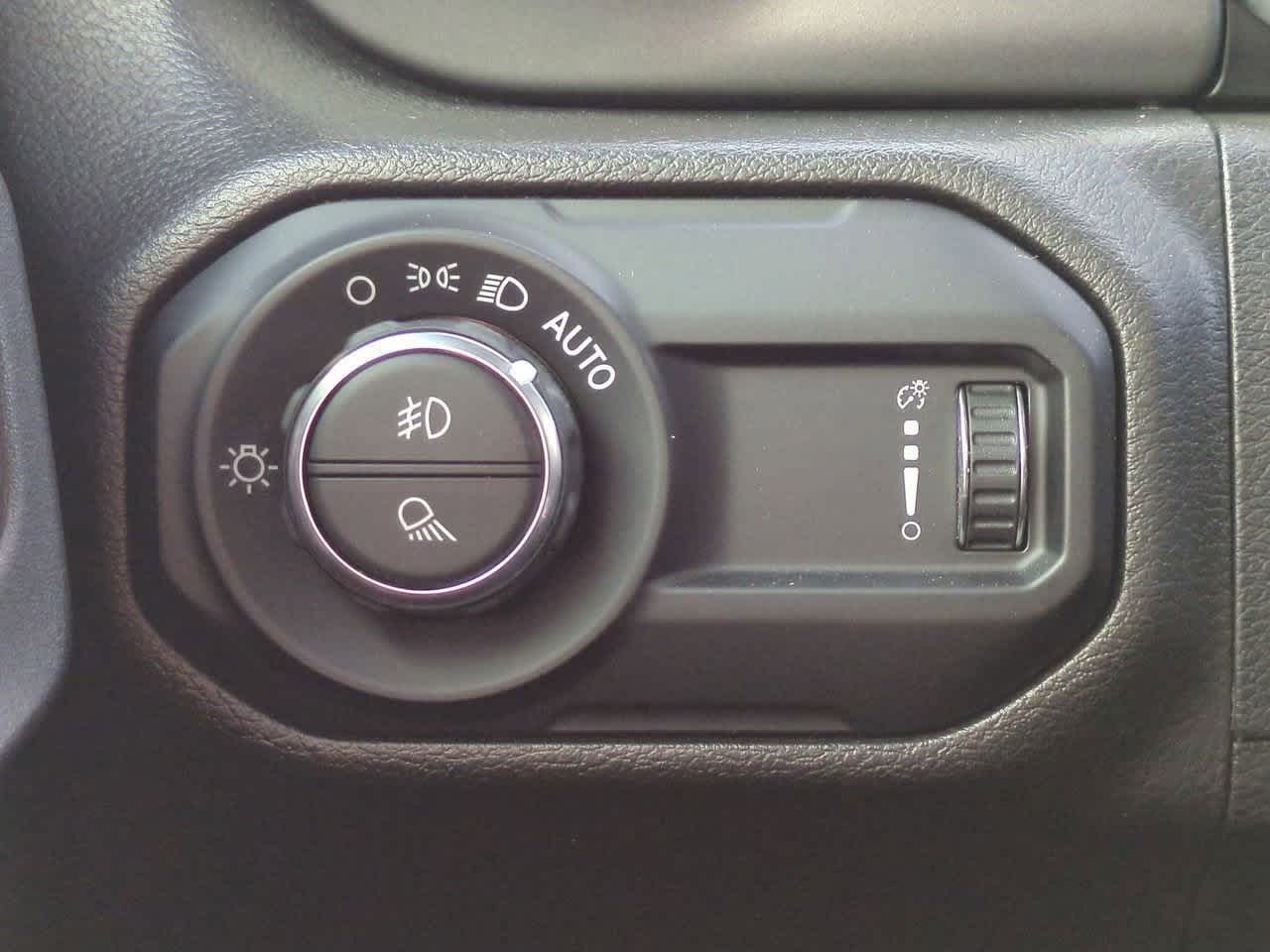 Thumbnail: 2023 Jeep Gladiator - 18