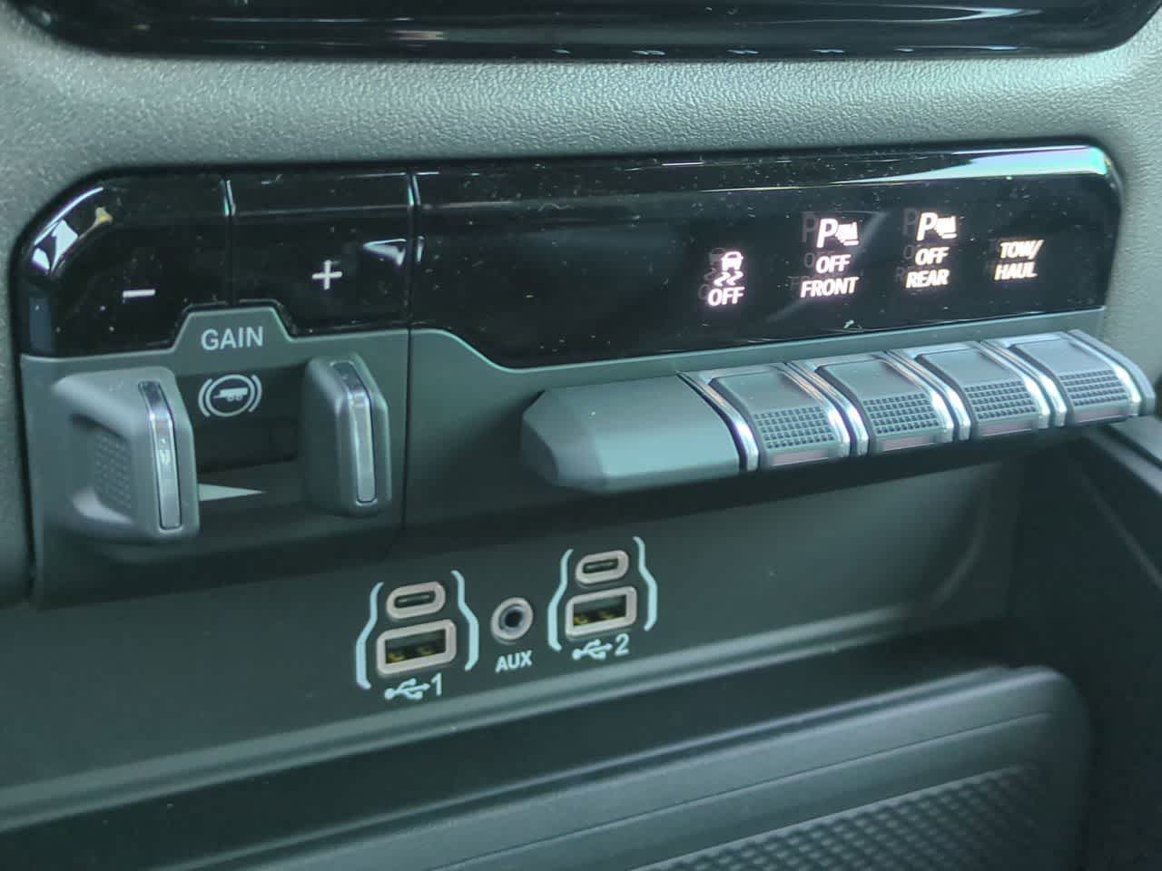 Thumbnail: 2026 RAM 1500 - 18