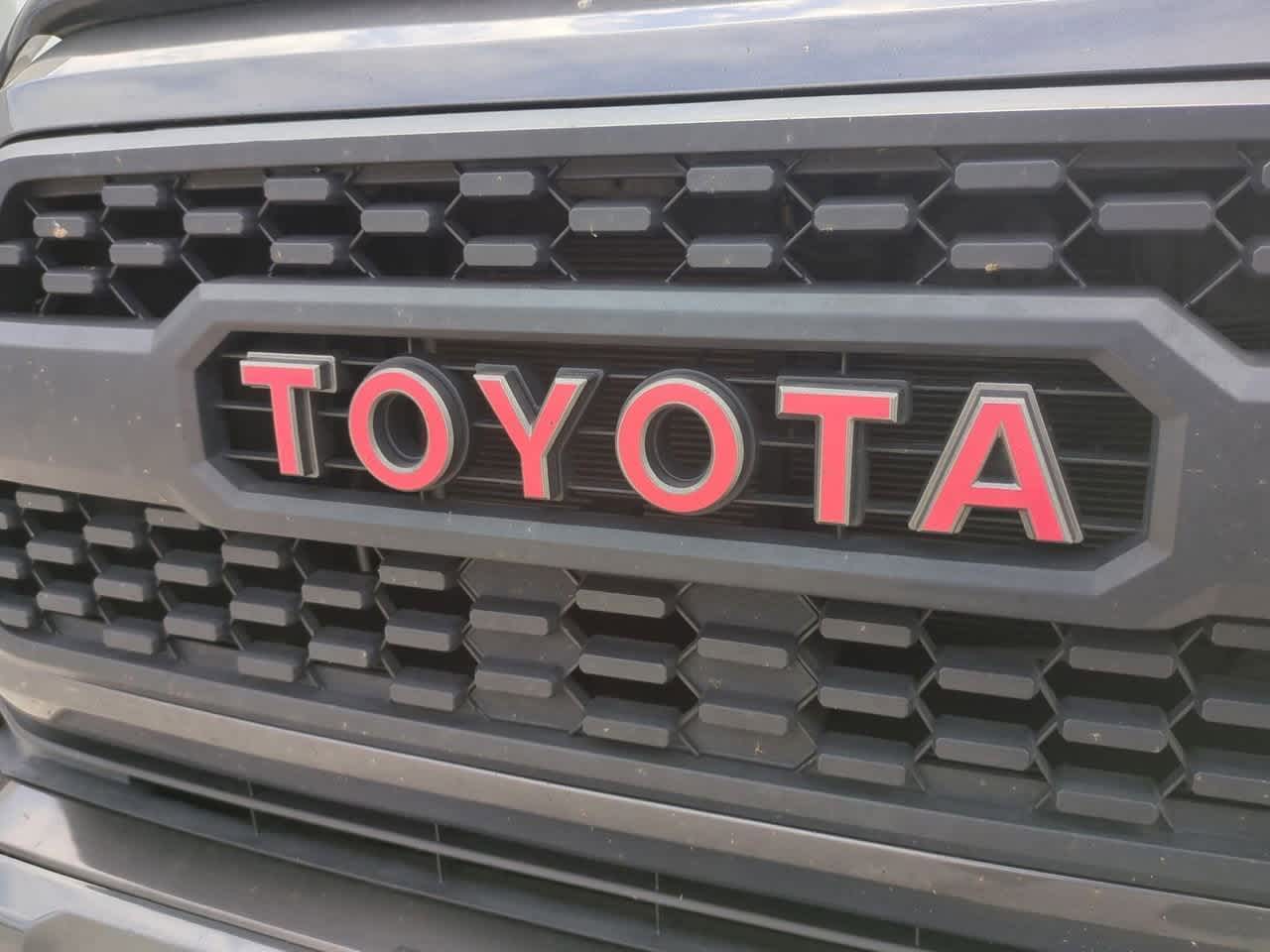 Thumbnail: 2017 Toyota Tacoma - 12