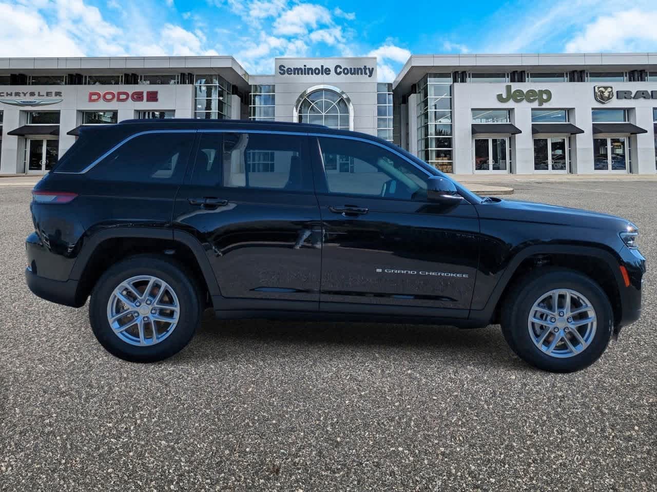 Thumbnail: 2025 Jeep Grand Cherokee - 9