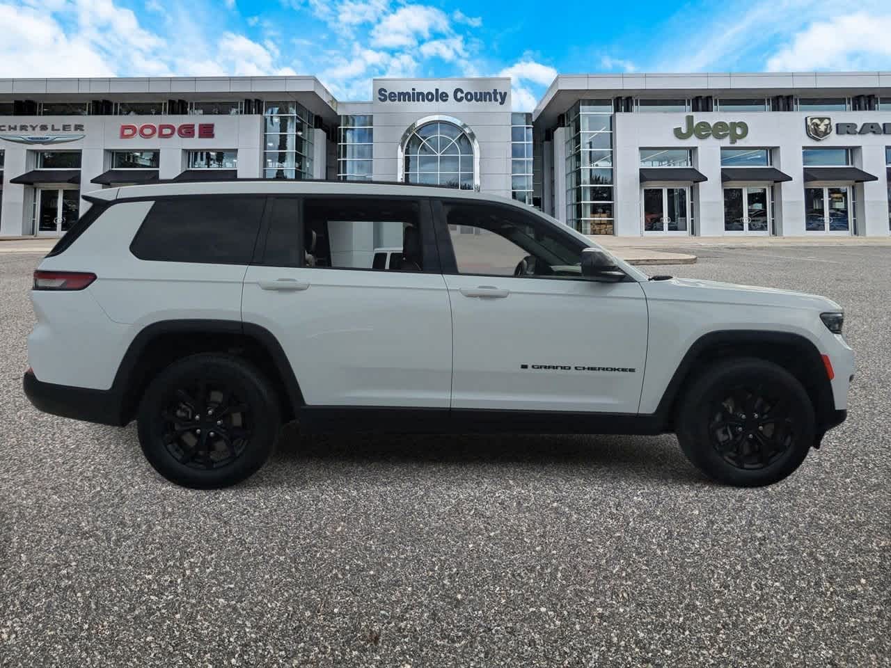 Thumbnail: 2024 Jeep Grand Cherokee L - 9