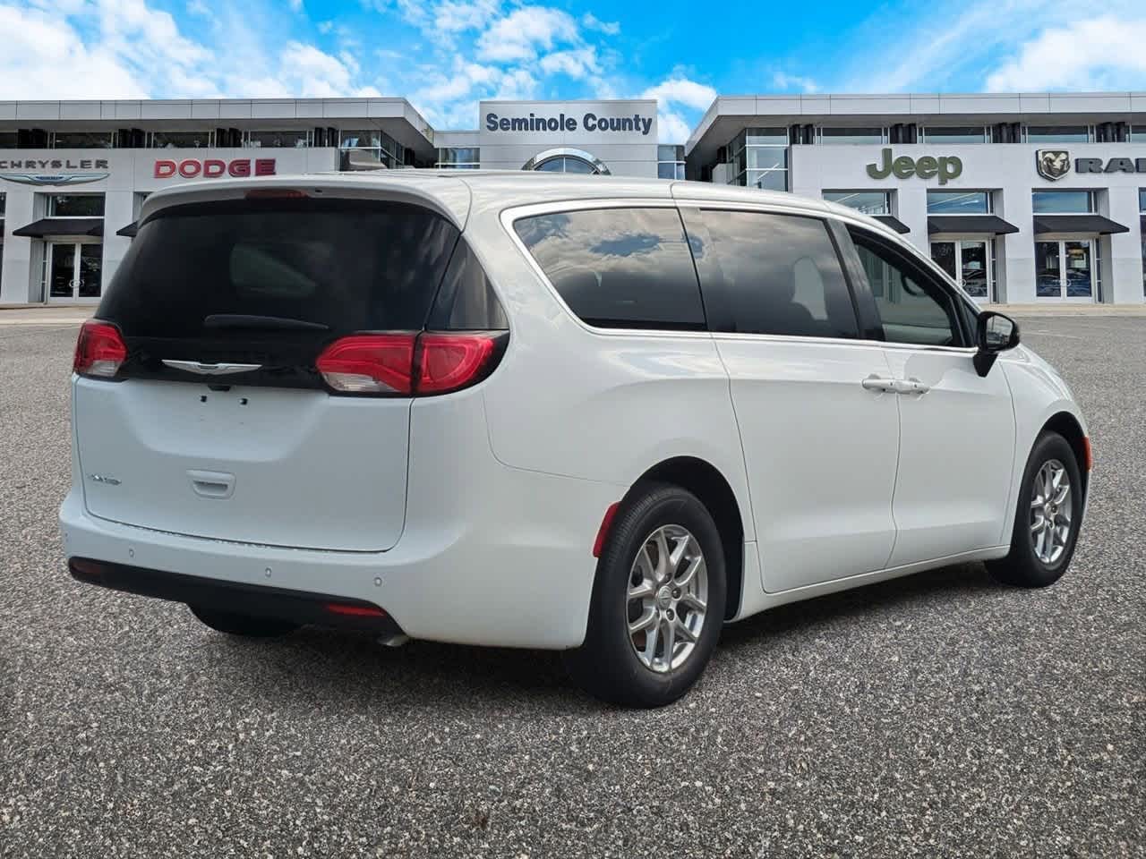 Thumbnail: 2026 Chrysler Voyager - 8