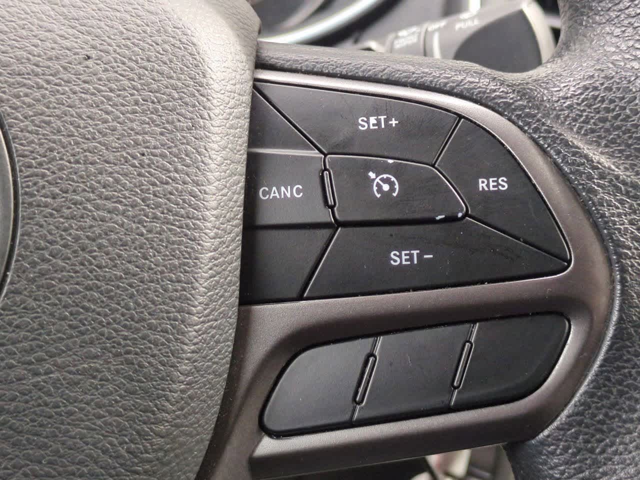 Thumbnail: 2020 Jeep Cherokee - 25