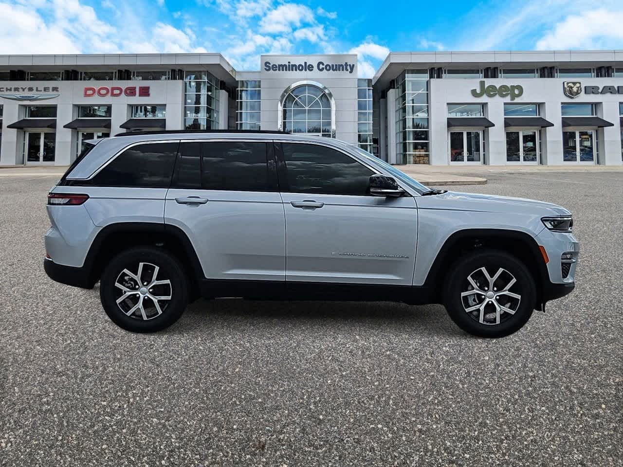 Thumbnail: 2025 Jeep Grand Cherokee - 9