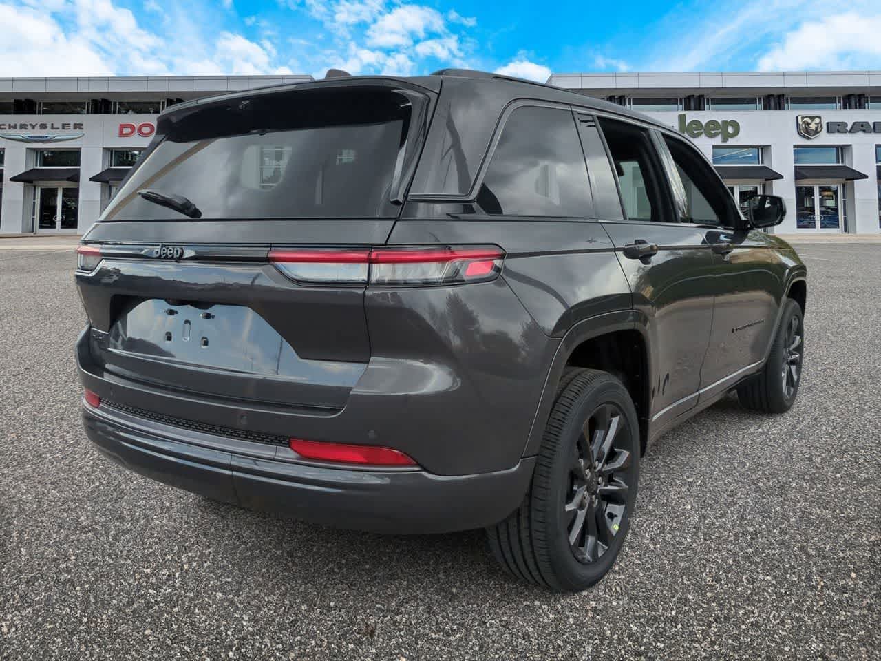 Thumbnail: 2026 Jeep Grand Cherokee - 8
