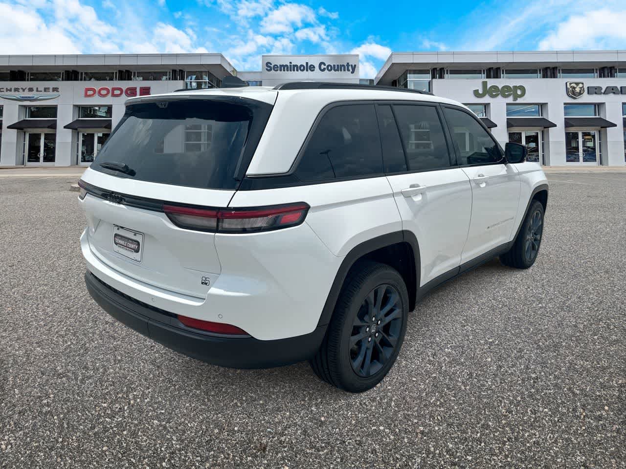 Thumbnail: 2026 Jeep Grand Cherokee - 8