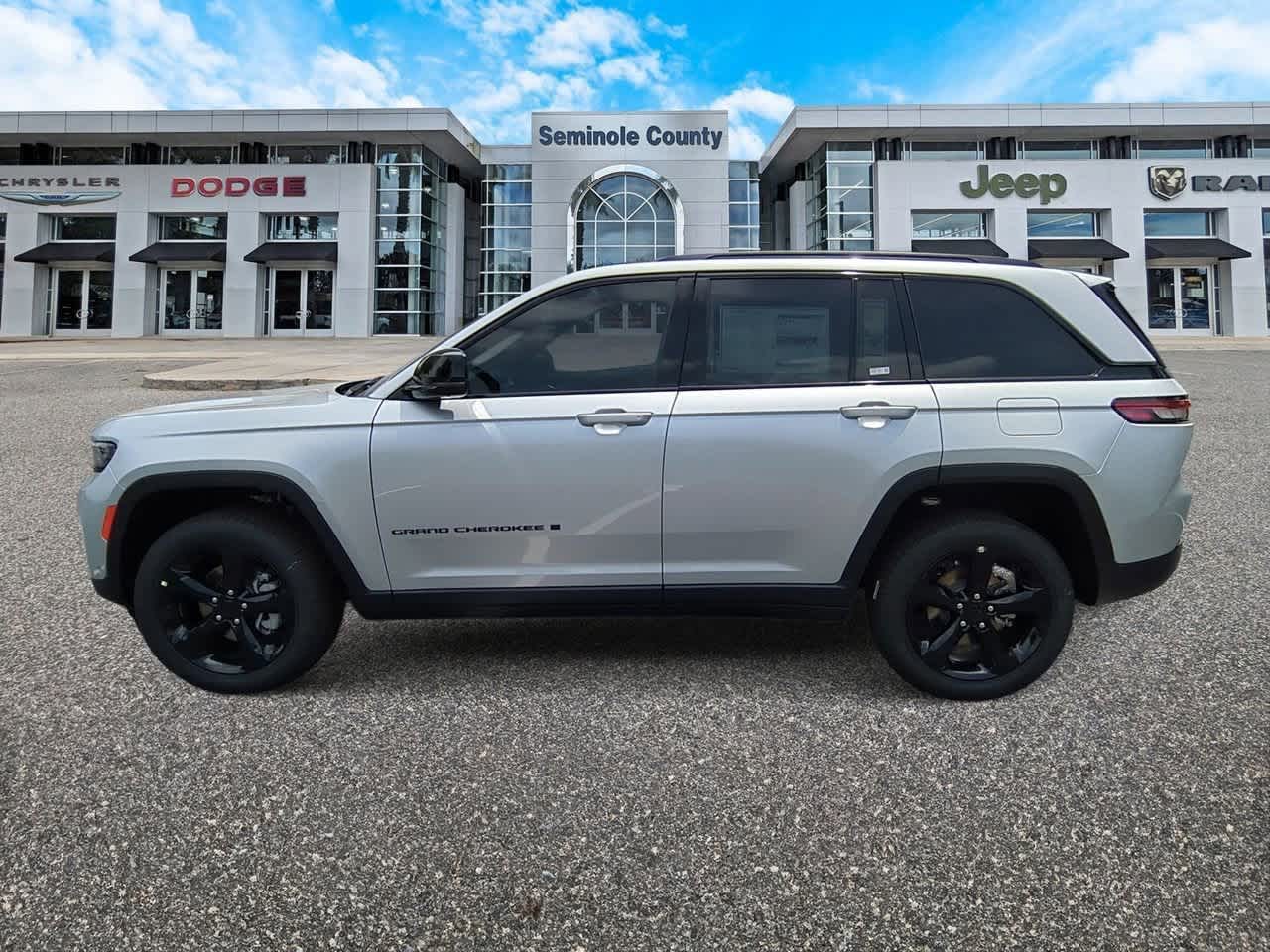 Thumbnail: 2025 Jeep Grand Cherokee - 5