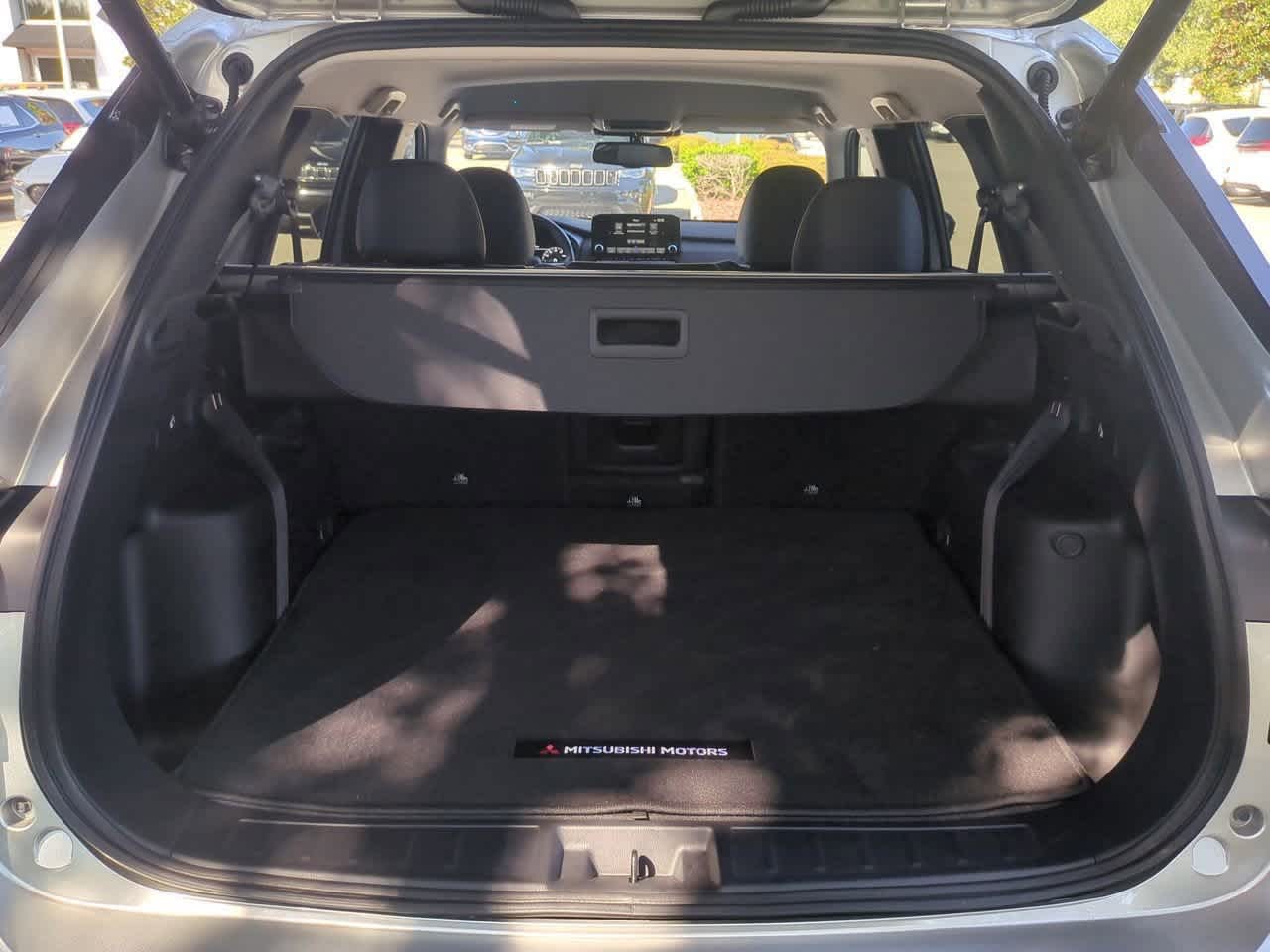 Thumbnail: 2024 Mitsubishi Outlander - 35