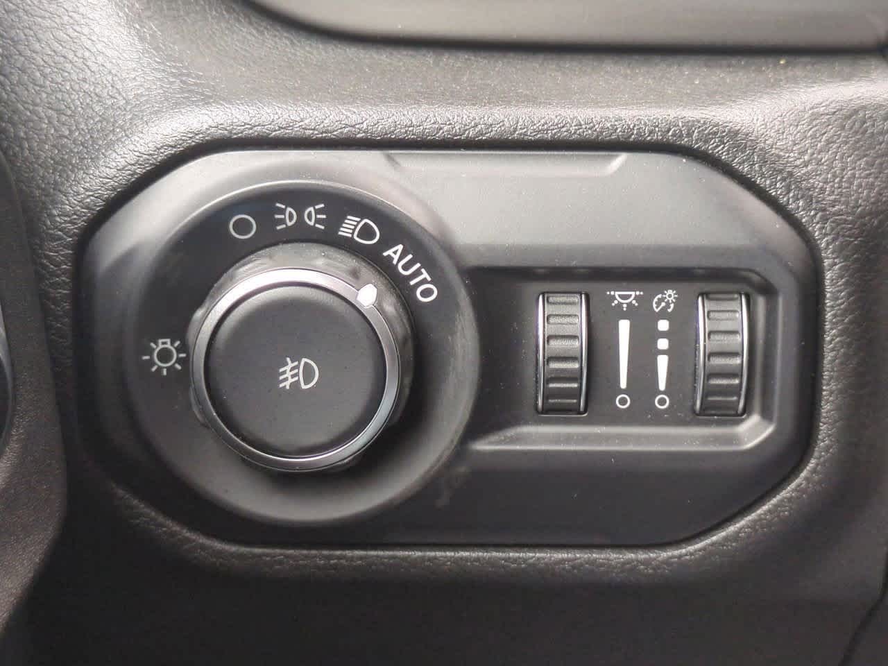 Thumbnail: 2018 Jeep Wrangler - 18