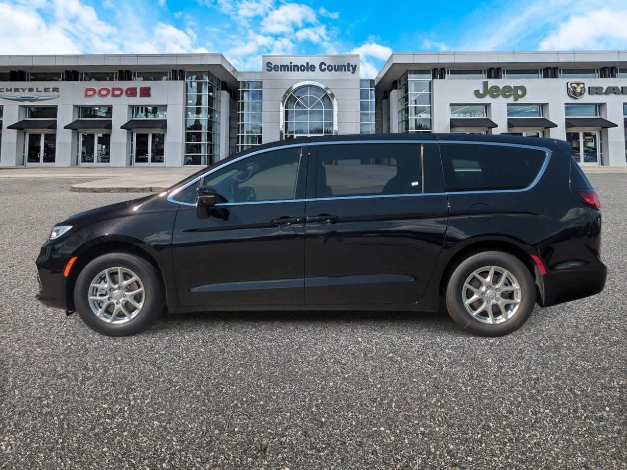 Thumbnail: 2026 Chrysler Pacifica - 5