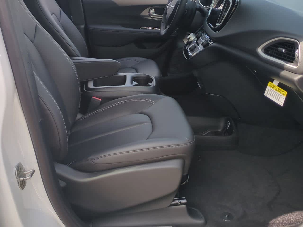 Thumbnail: 2026 Chrysler Voyager - 22