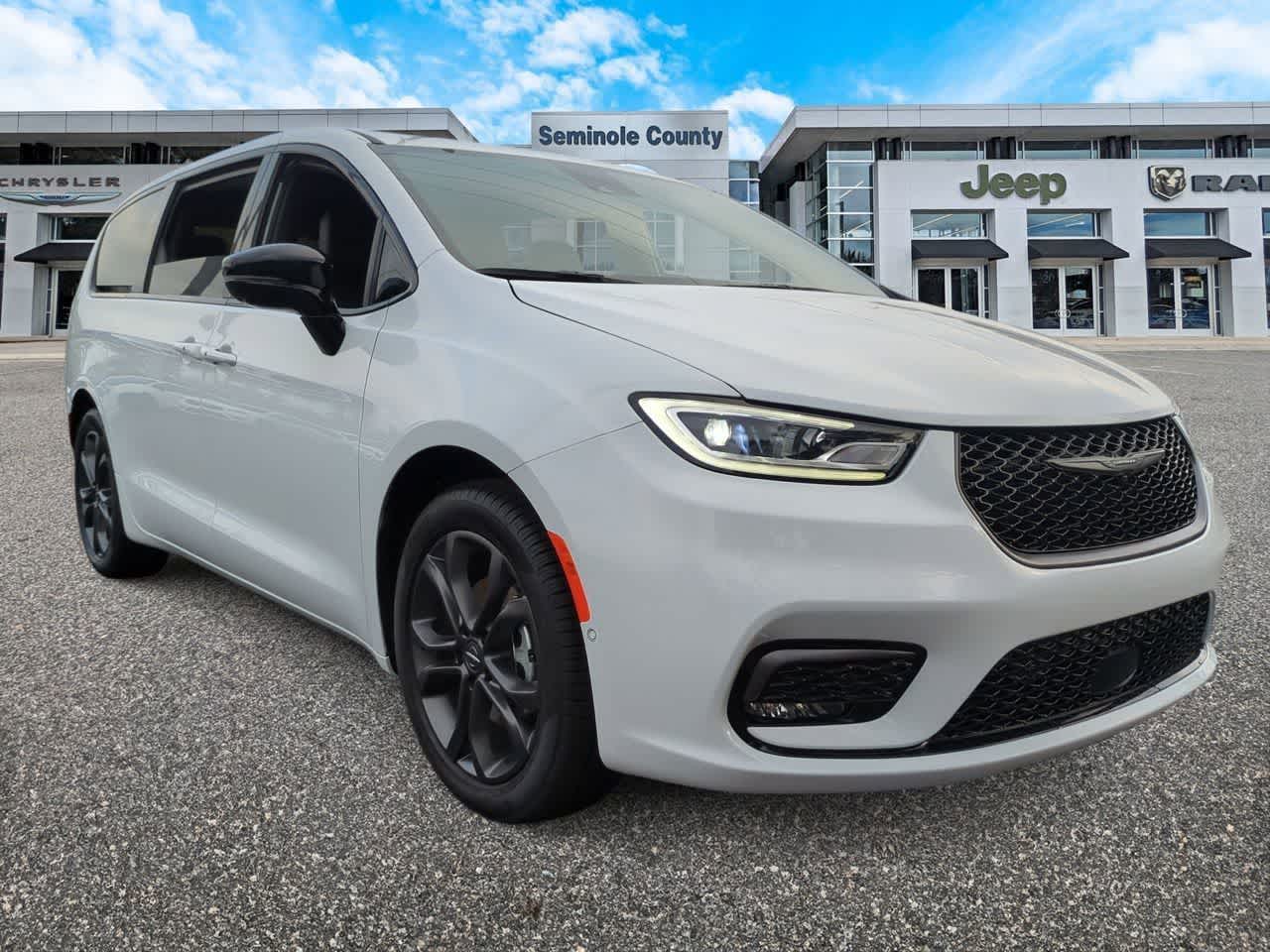 Thumbnail: 2026 Chrysler Pacifica - 2