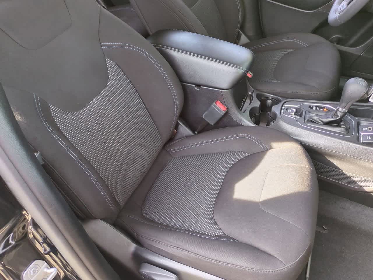 Thumbnail: 2020 Jeep Cherokee - 22