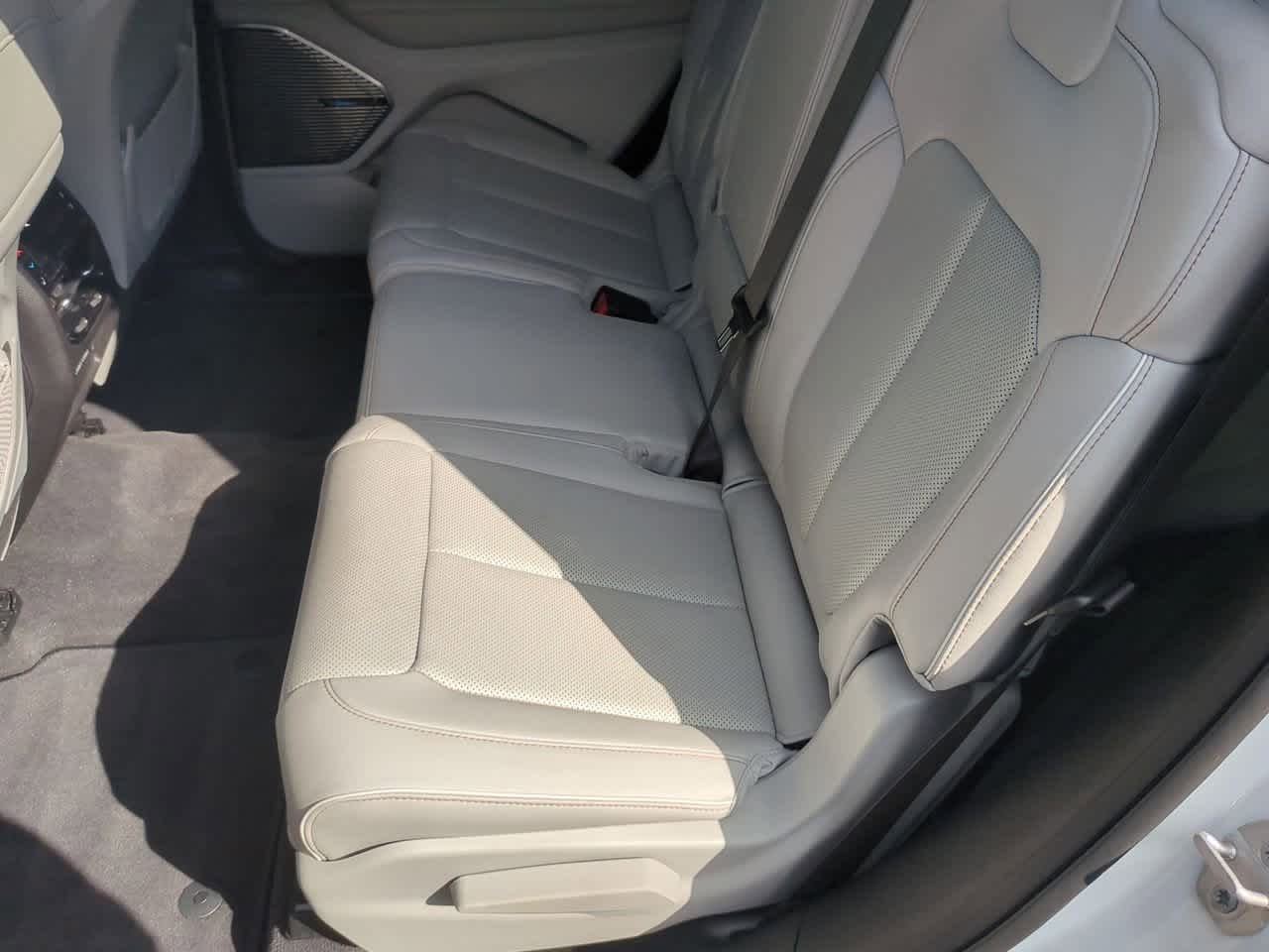 Thumbnail: 2022 Jeep Grand Cherokee L - 21