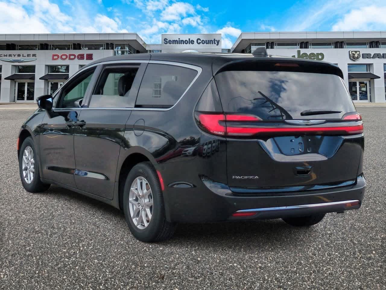 Thumbnail: 2026 Chrysler Pacifica - 6