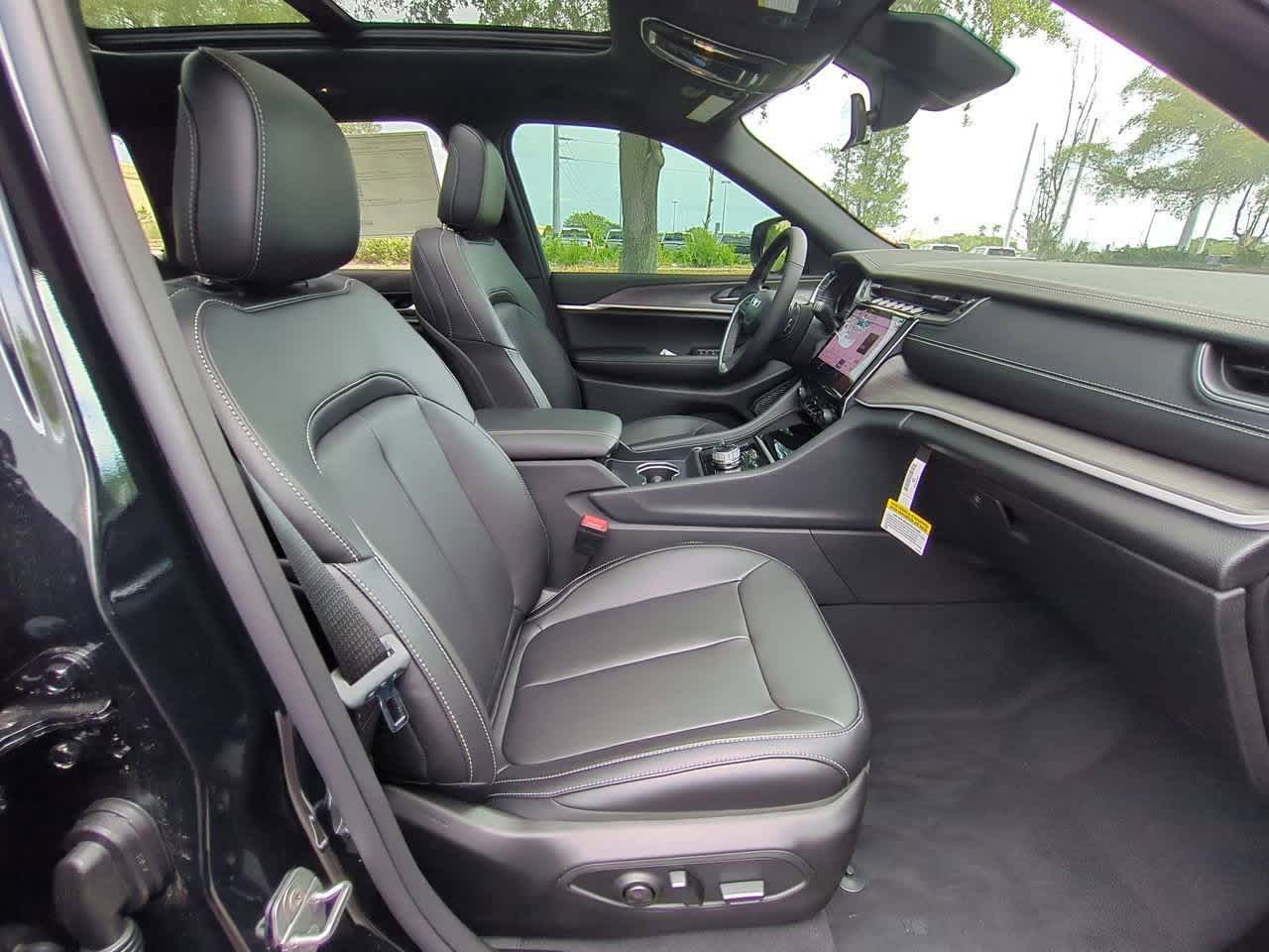 2025 Jeep Grand Cherokee Limited Edition 23