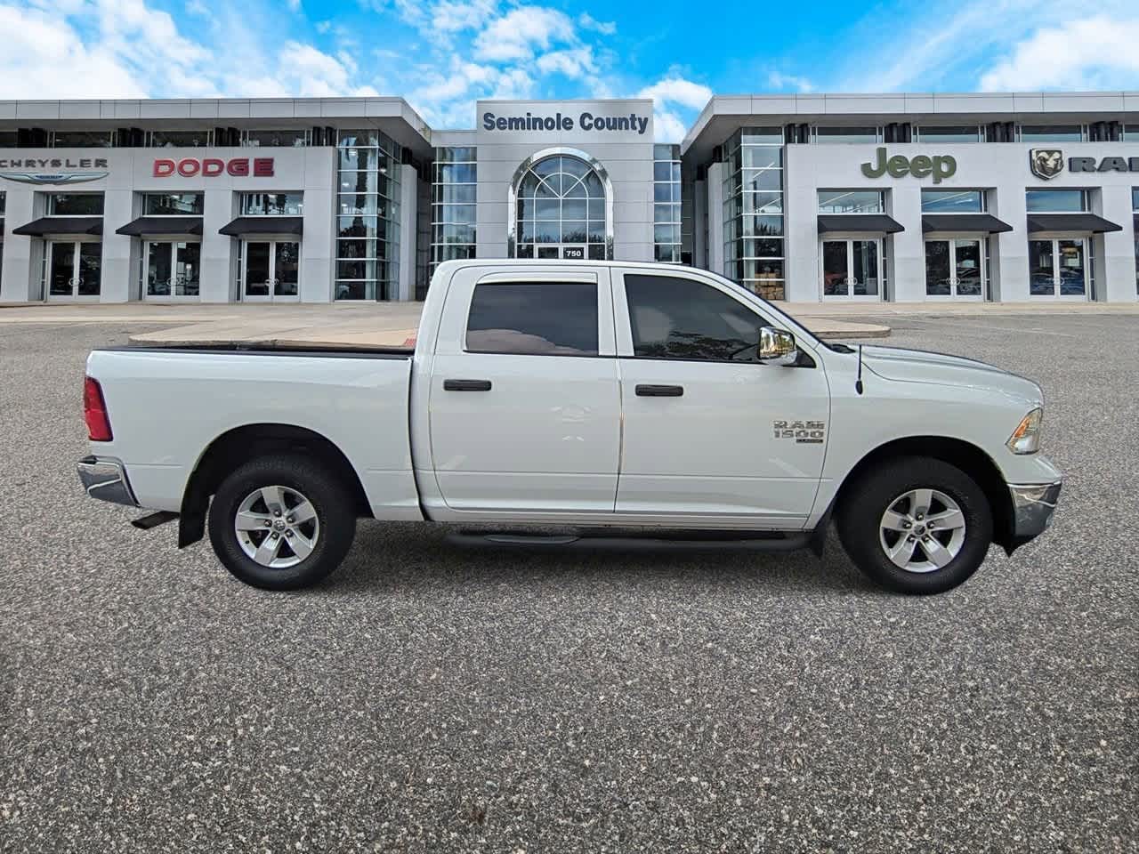 Thumbnail: 2021 RAM 1500 Classic - 9