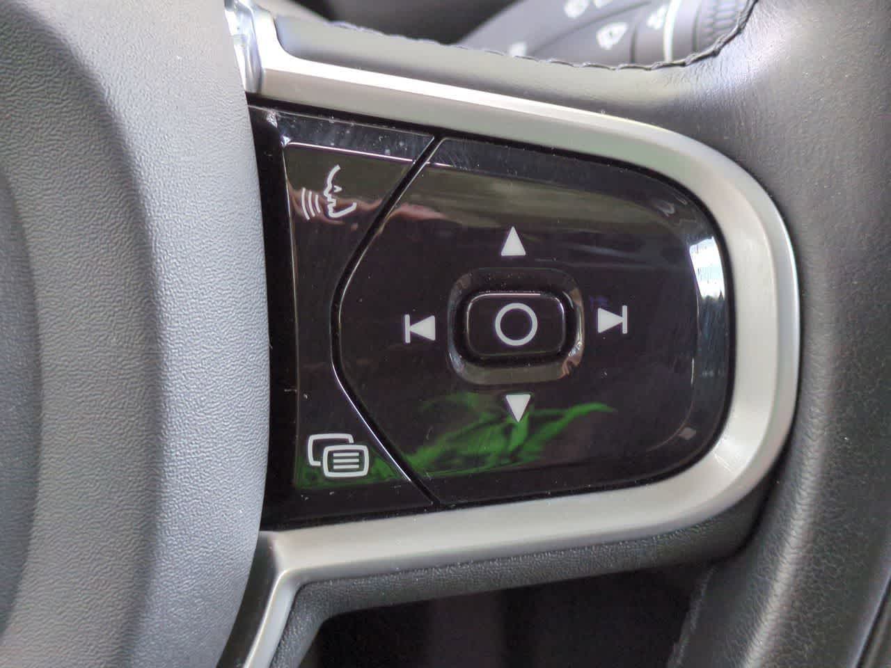 Thumbnail: 2022 Volvo XC90 - 26